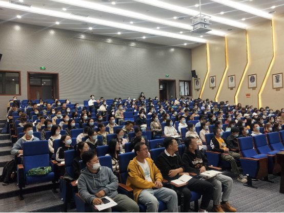 硕士研究生以及相关专业的教师们现场聆